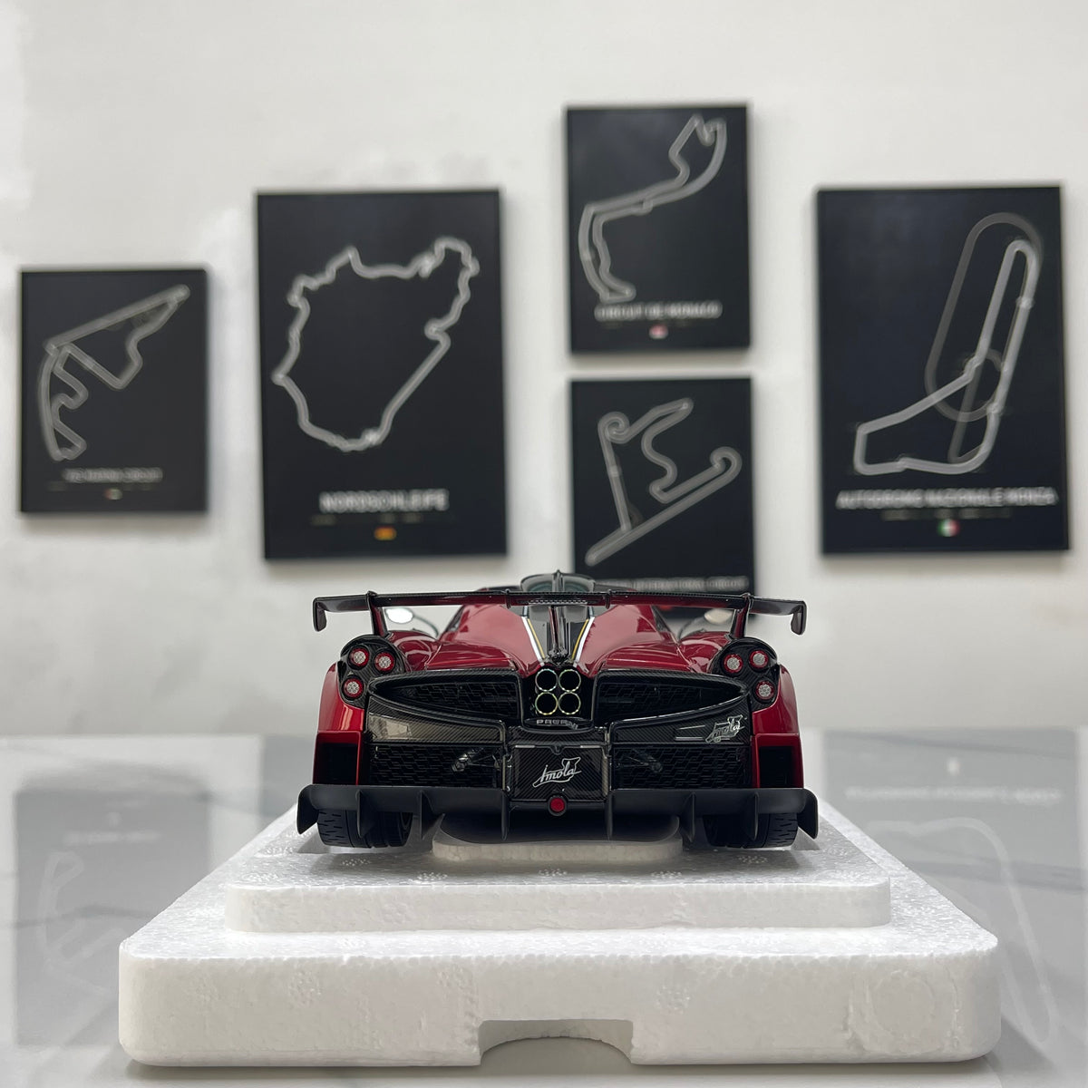 LCD 1/18 Pagani Imola (Red) – LCD18023-RE