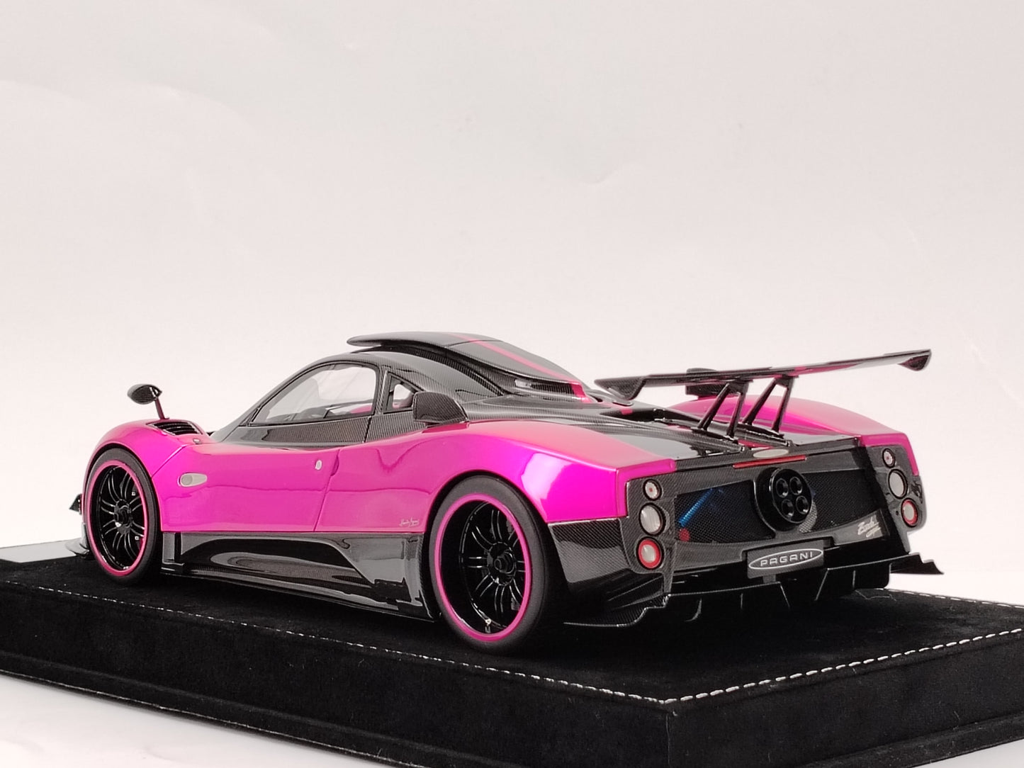 HH Model 1/18 Pagani Zonda Cinque Coupe Electric Pink Limited Edition Car Model