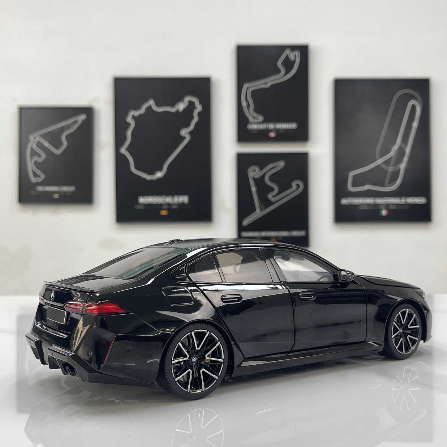 MINICHAMPS 1/18 BMW M5 2024 Metallic Black 110023801