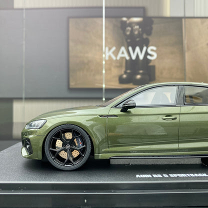 Adornos de simulación de coche verde Audi RS 5 COMPETITIONE a escala 1/18 GT Spirit