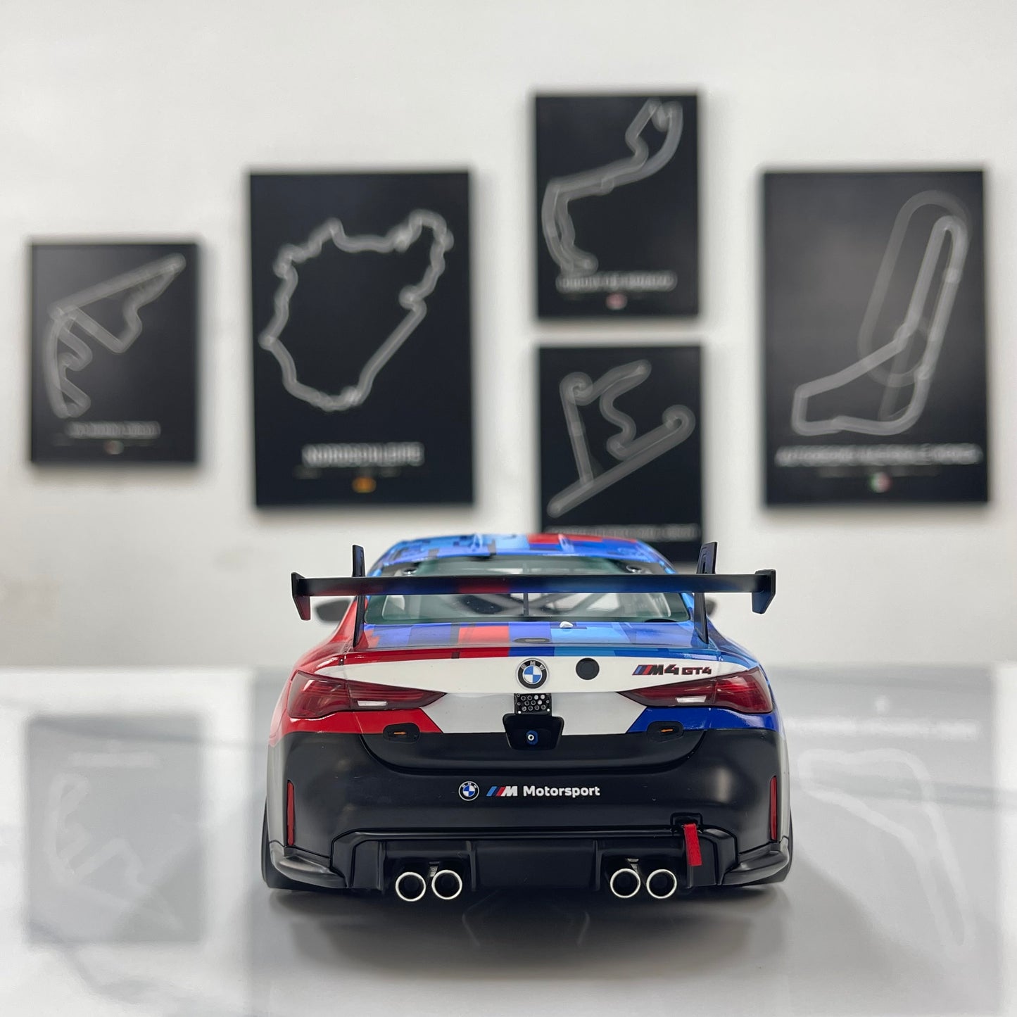 OTTO 1/18 BMW M4 GT4 White/Blue/Black OT1125