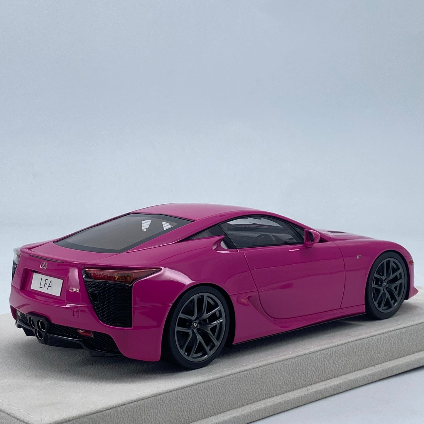 MAKEUP 1/18 Lexus LFA resin simulation car model birthday gift ornaments