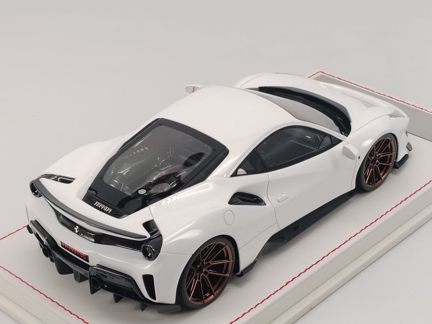 DG 1/18 Ferrari 488 Pista White Simulation Car Model