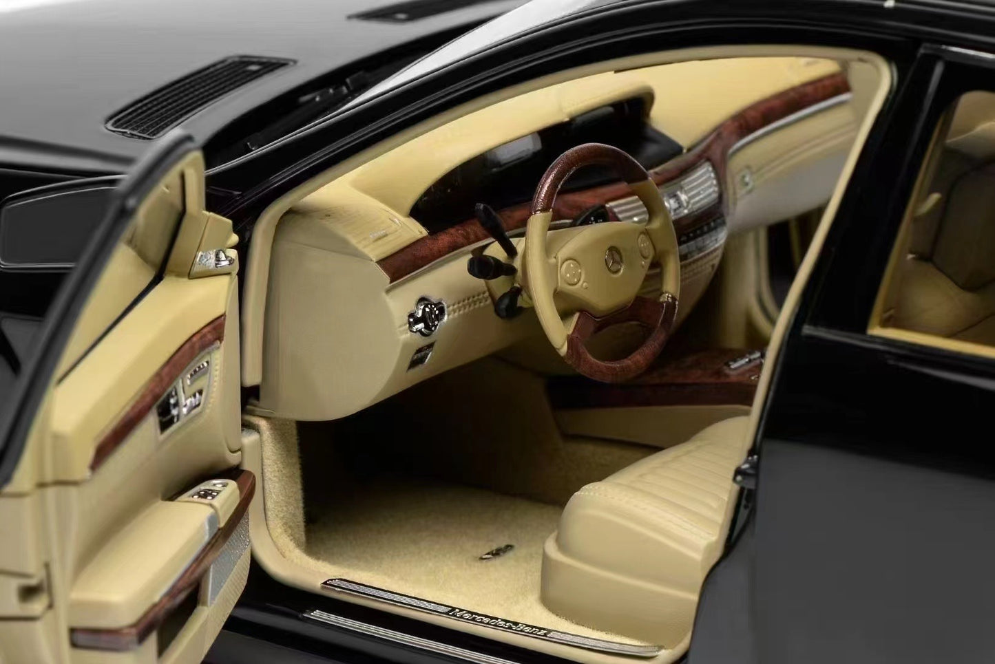 MOTORHELIX 1/18 Mercedes benz S600L AMG W221 alloy car model