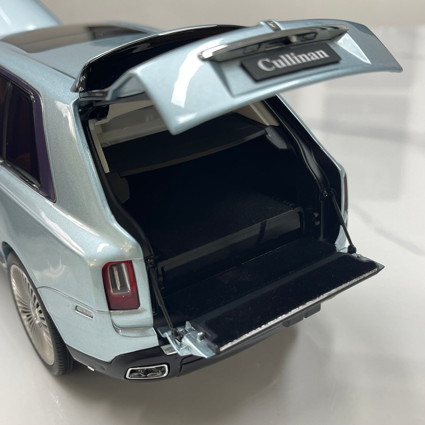 ZP 1/18 Rolls-Royce Cullinan BB Fishing Seat Edition Metallic Blue Alloy Simulation Model Car