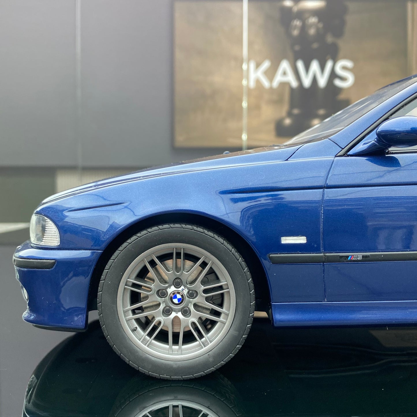 OTTO 1/12 BMW BMW E39 M5 blue old BMW car imitating real car model ornaments