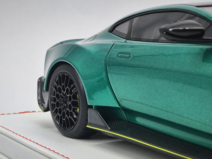 Runner 1/18 Aston Martin Valour Racing Green Resin Model