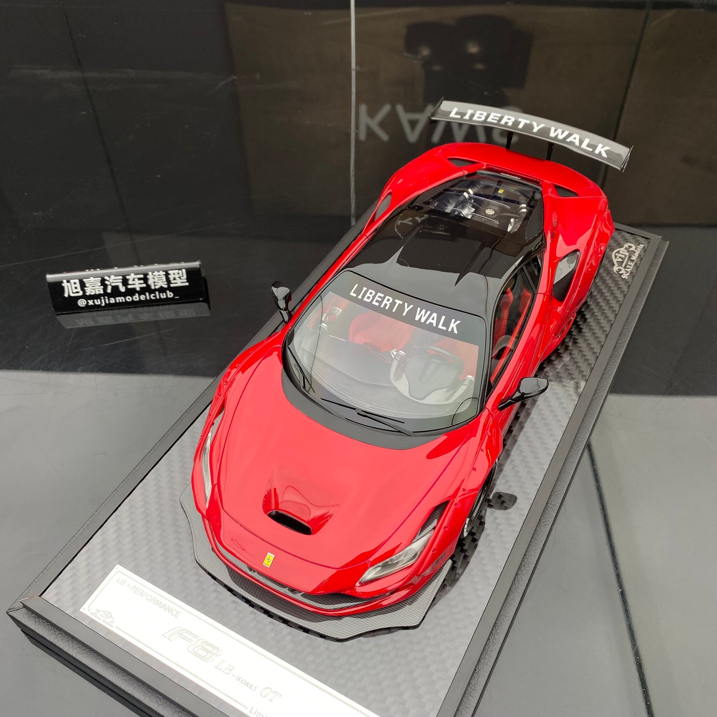 VIP 1/18 Ferrari F8 wide-body modified version simulation car model ornament gift