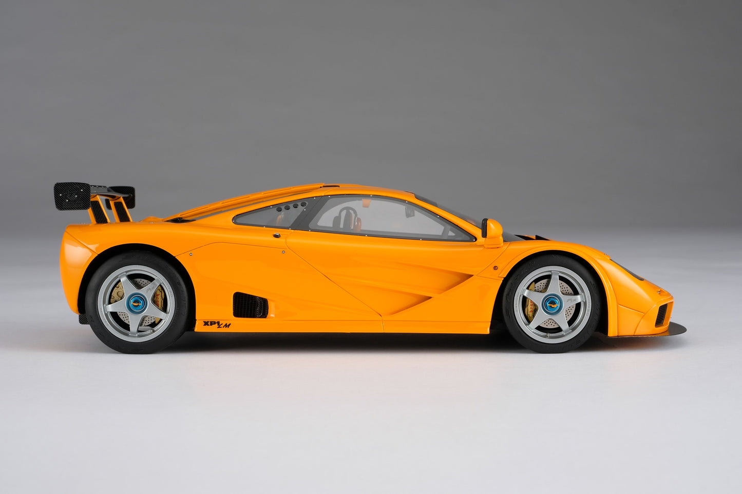 Amalgam 1/18 McLaren F1LM yellow simulation car model birthday gift ornament