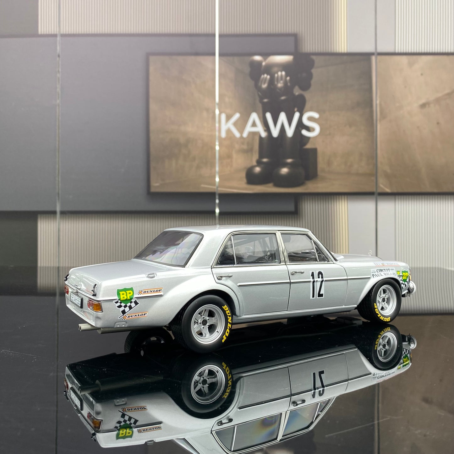 Minichamps 1/18 Benz 300SEL 6.8AMG Red Pig - Modelo de coche de resina, regalo de colección