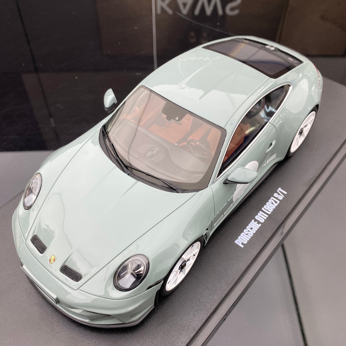 GT Spirit 1/18 Porsche 911(992) S/T resin sealed car model ornaments