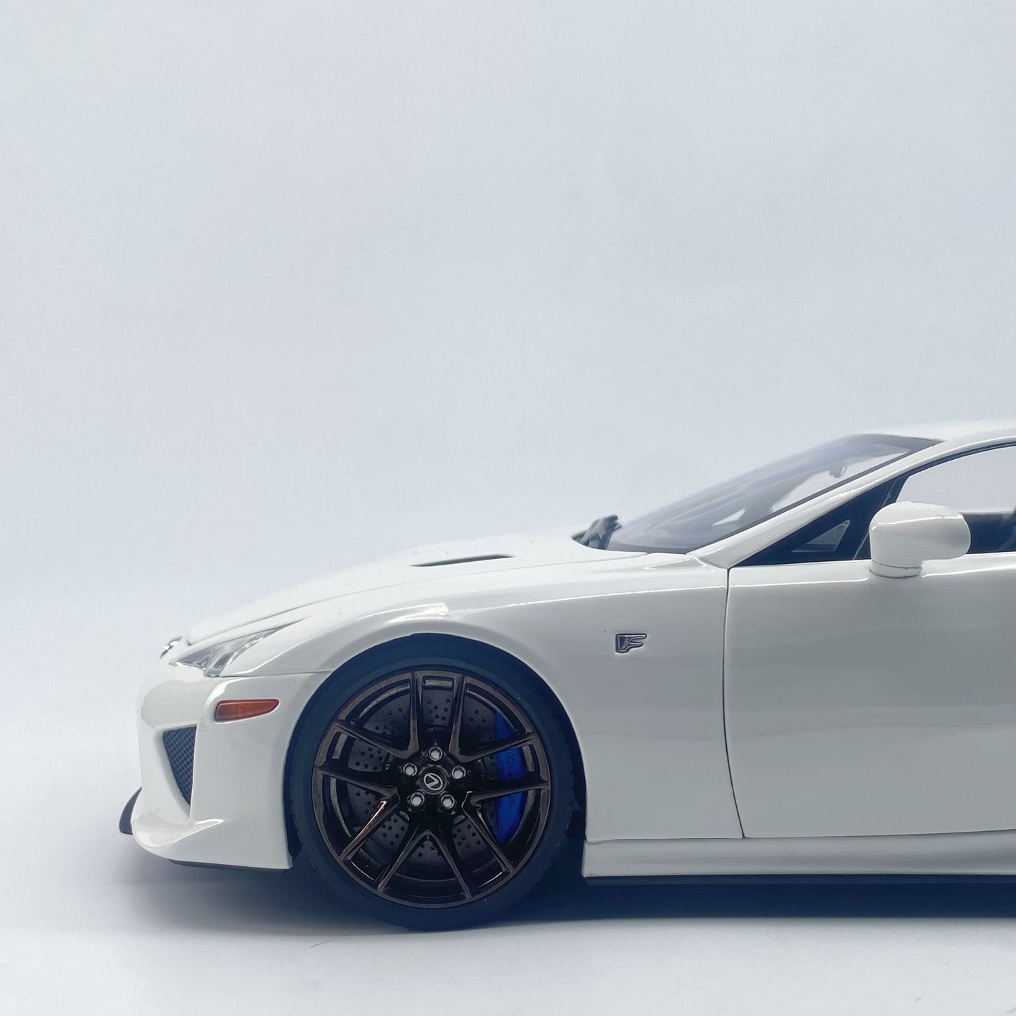 WELL 1/18 Lexus LFA white alloy simulation model car ornaments