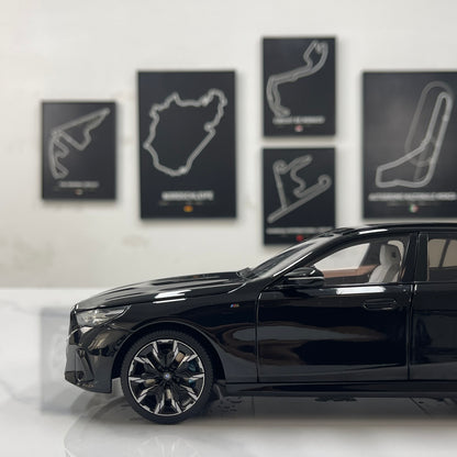 MINICHAMPS 1/18 BMW i5 M60 Touring 2024 Metallic Black 110023602