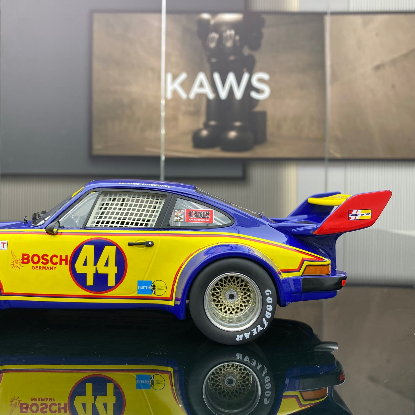 TOPSPEED 1/18 Porsche 934.5 blue and yellow painting simulation car model collection ornaments