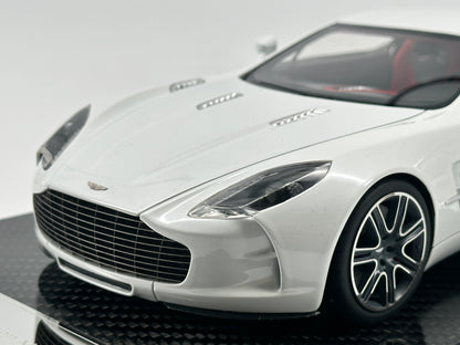 FRONTIART 1/18 Aston Martin ONE-77 Resin Fully Open Pearl White Limited Edition Car Model Ornaments
