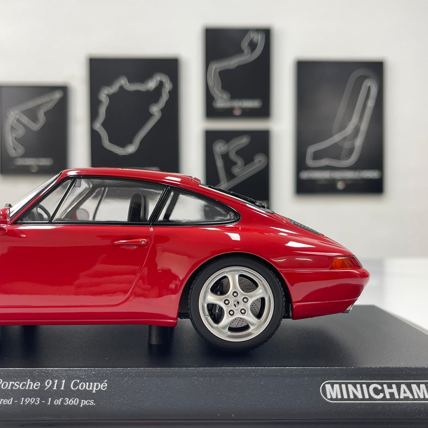 MINICHAMPS 1/18 Porsche 911 (993) 1993 Red 155061102