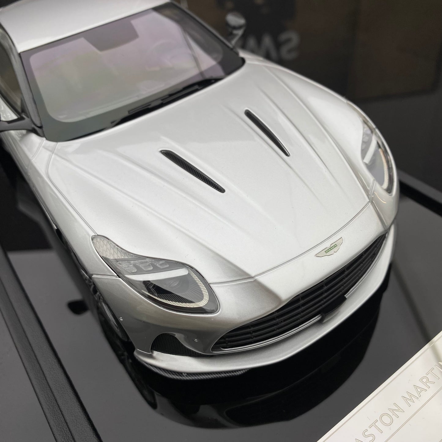 MH 1/18 Aston Martin DB12 COUPE limited edition car model gift