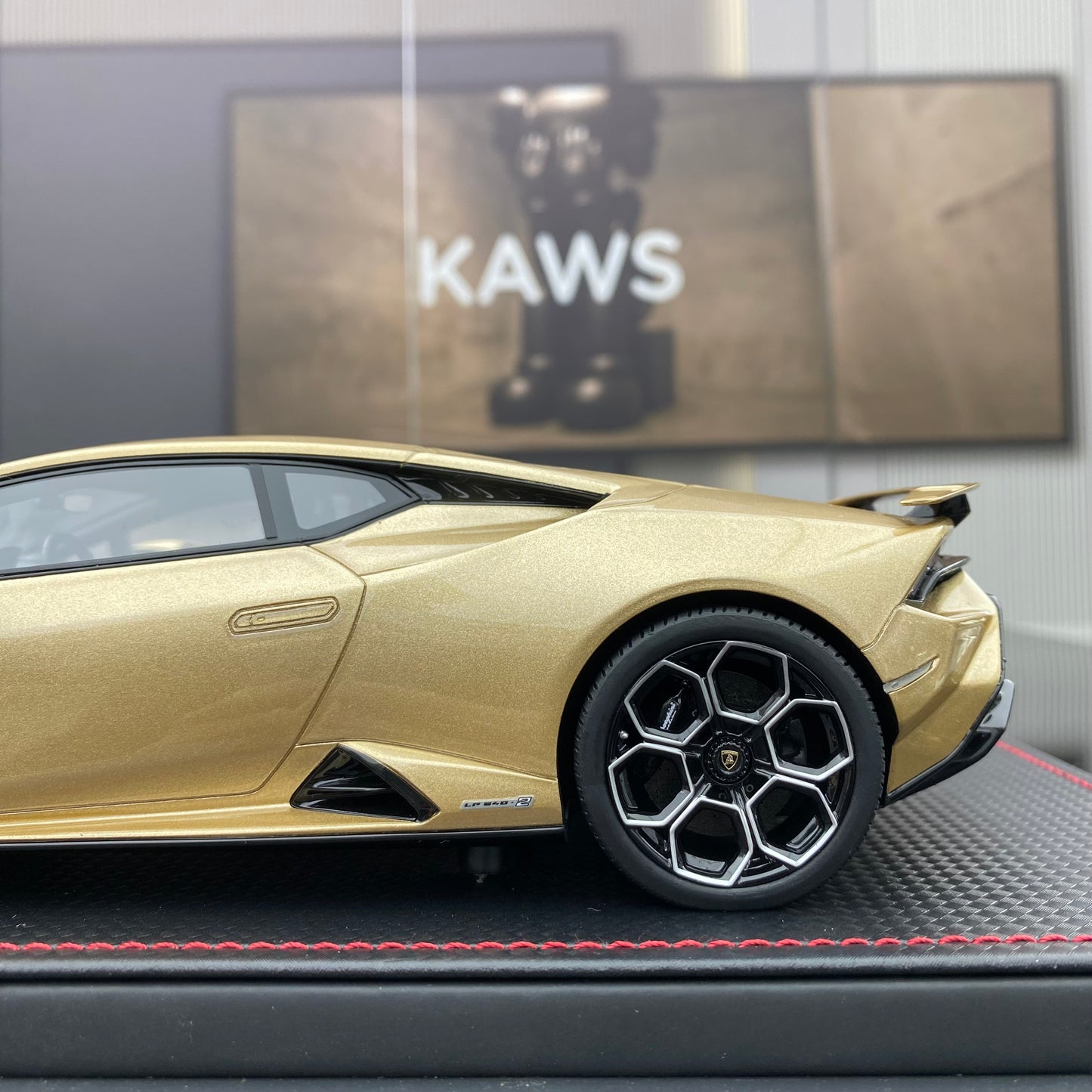 Lamborghini Huracan LP640-2 Tecnica Sunburst Gold Edición Limitada a escala 1/18