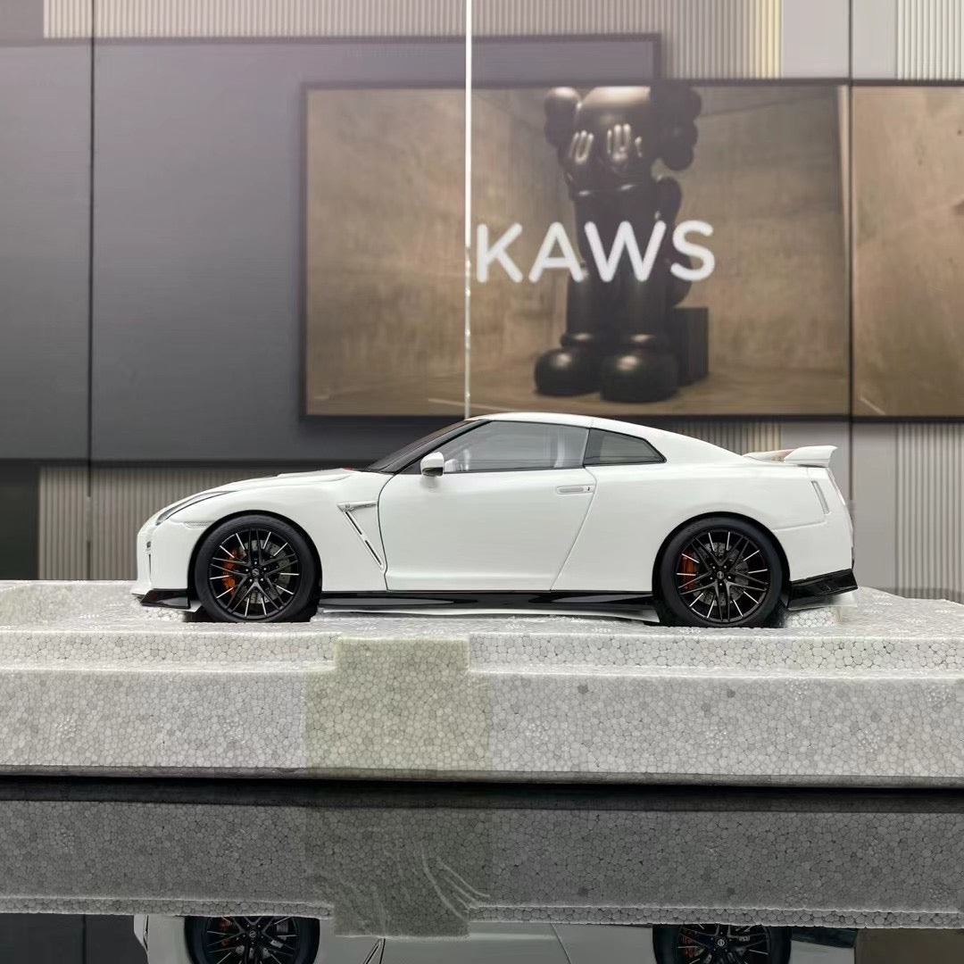MH 1/18 Nissan GTR R35 50th Anniversary Alloy Full Opening Simulation Car Model

Nissan GTR R35 White