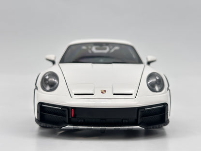 MINICHAMPS 1/18 Porsche 911 DAKAR White Alloy Car Model
