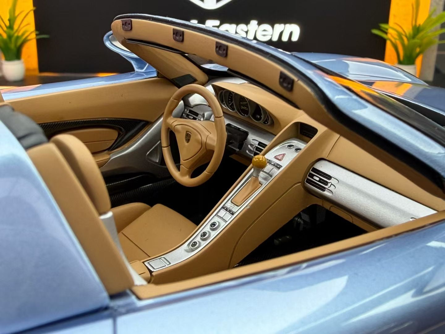 MU 1:18 Porsche Carrera GT Horizon Blue Metallic 11/100 DDJ037