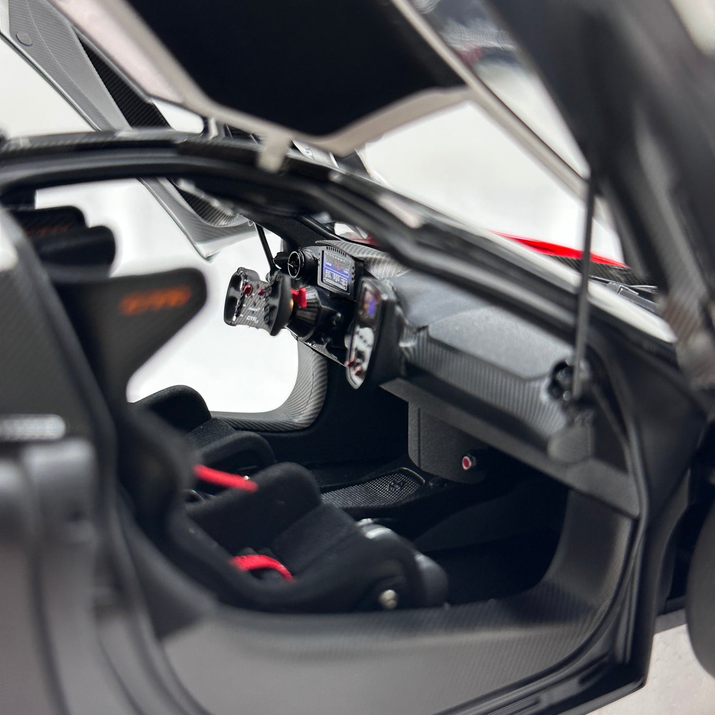 LCD 1/18 McLaren Senna GTR (Red/White) LCD18016-RW