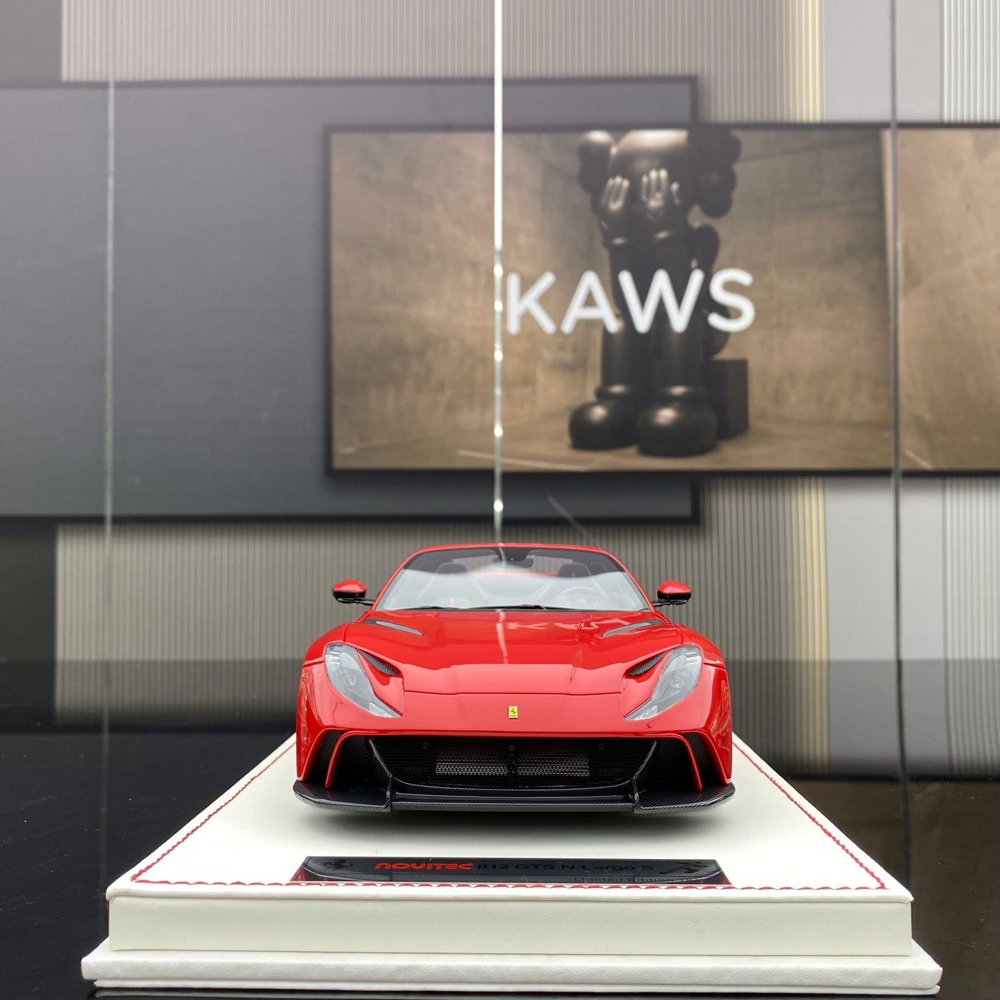 RUNNER 1/18 Ferrari 812 GTS resin sealed car model gift