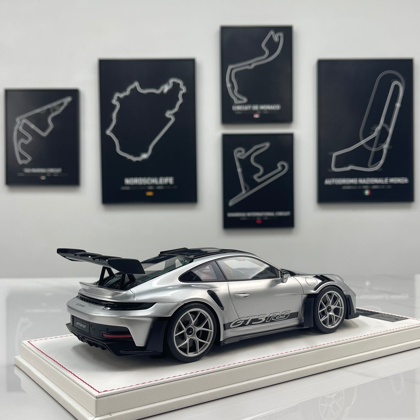 GH MODEL 1/18 Porsche 992 GT3 RS – GT Silver – Limited Edition Model Car