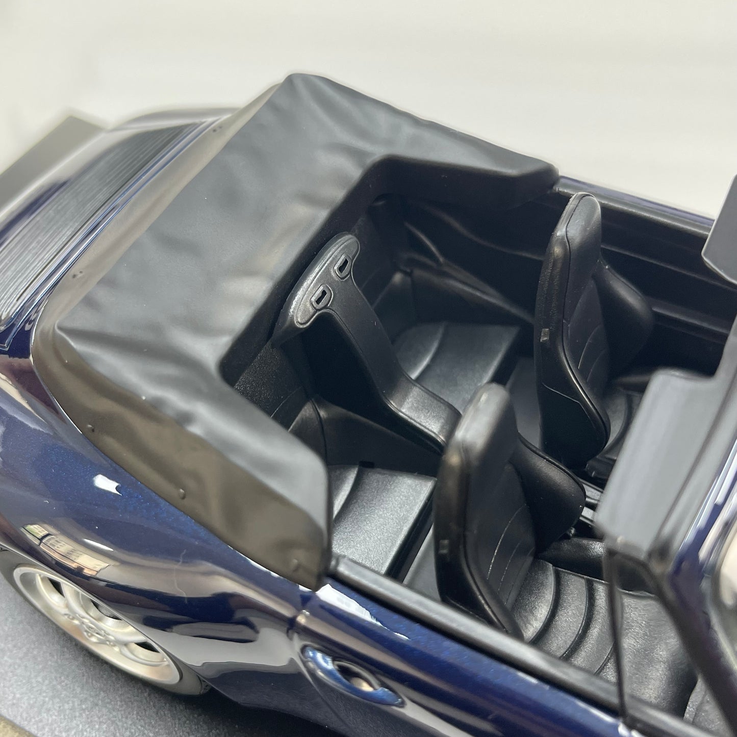 MINICHAMPS 1/18 Porsche 911 (993) Cabriolet, Metallic Blue (155061130)