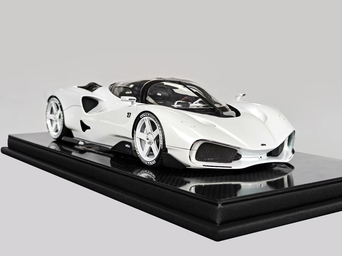 Frontiart 1/18 Nilu27 White Limited Edition Car Model Decoration