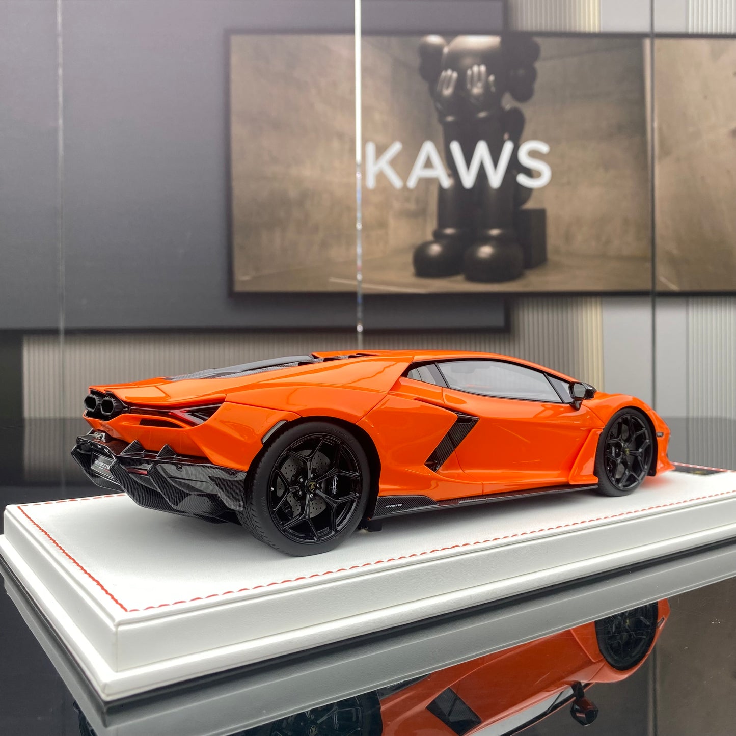 RUNNER 1/18 Lamborghini Reveulto limited edition car model ornament