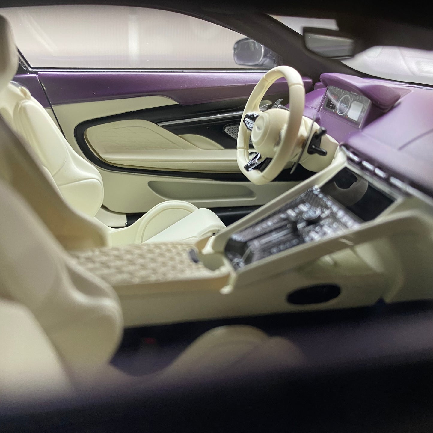 MH 1/18 Aston Martin DB12 COUPE limited edition car model gift
