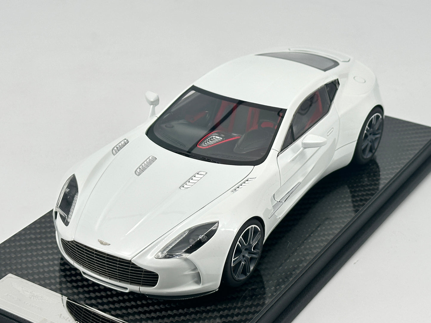 FRONTIART 1/18 Aston Martin ONE-77 Resin Fully Open Pearl White Limited Edition Car Model Ornaments