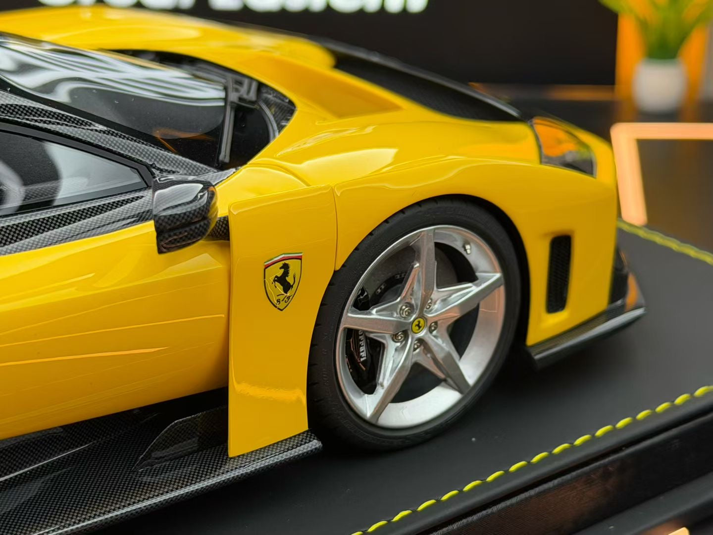 BBR 1:18 Ferrari F80 Giallo Modena 09/10 DDJ092