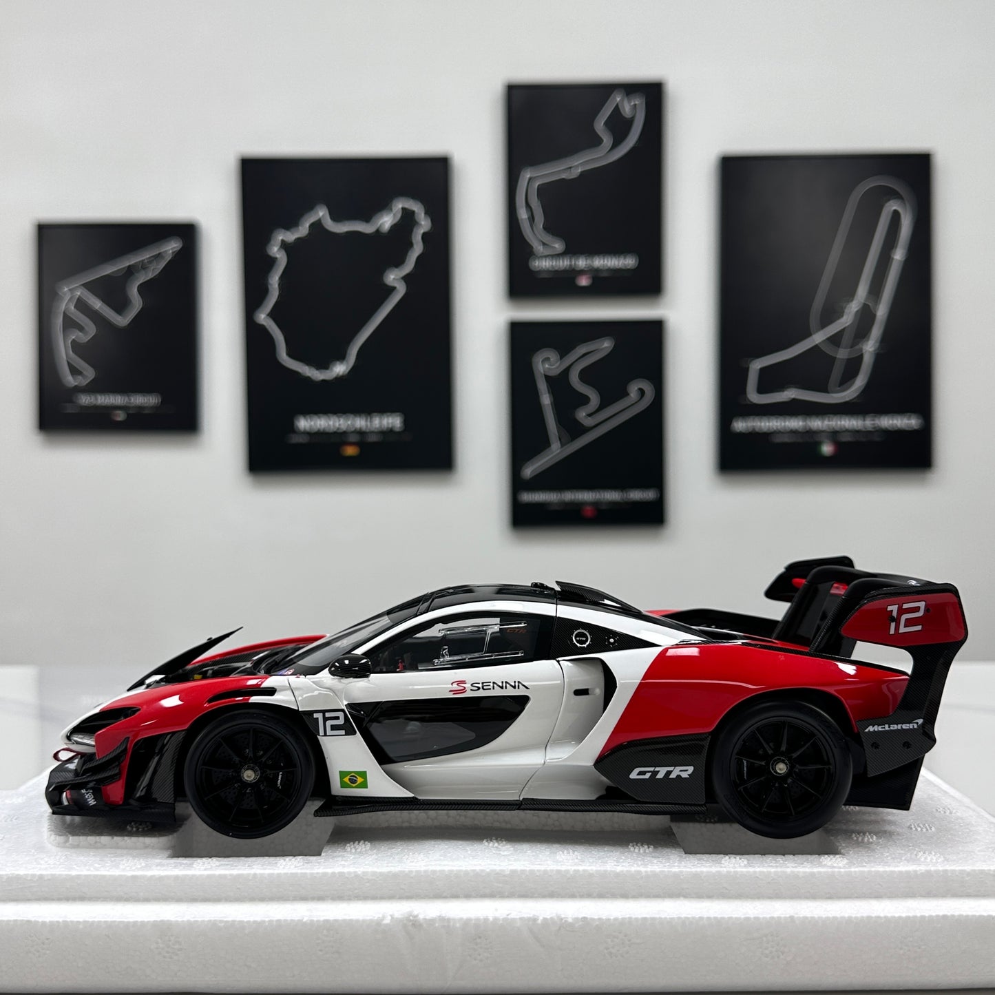 LCD 1/18 McLaren Senna GTR (Red/White) LCD18016-RW