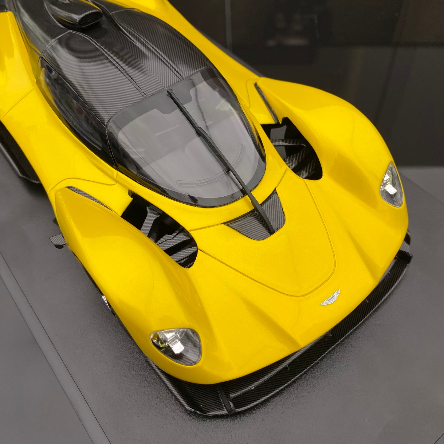 Topspeed 1/18 Aston Martin Valkyrie Sunburst simulation car model ornament