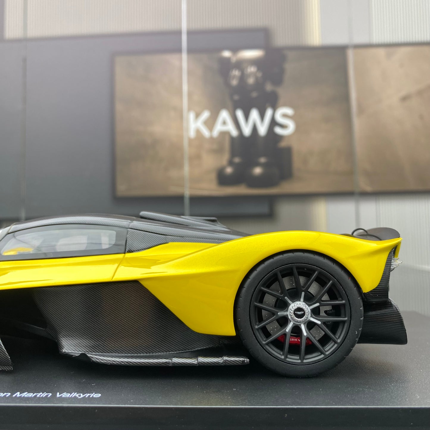 Topspeed 1/18 Aston Martin Valkyrie Sunburst simulation car model ornament
