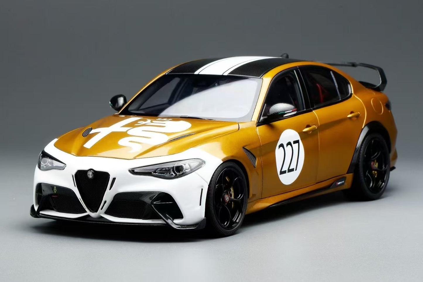 MH 1/18 Alfa Romeo Giulia GTA Alloy Full Open Simulation Car Model Ornaments