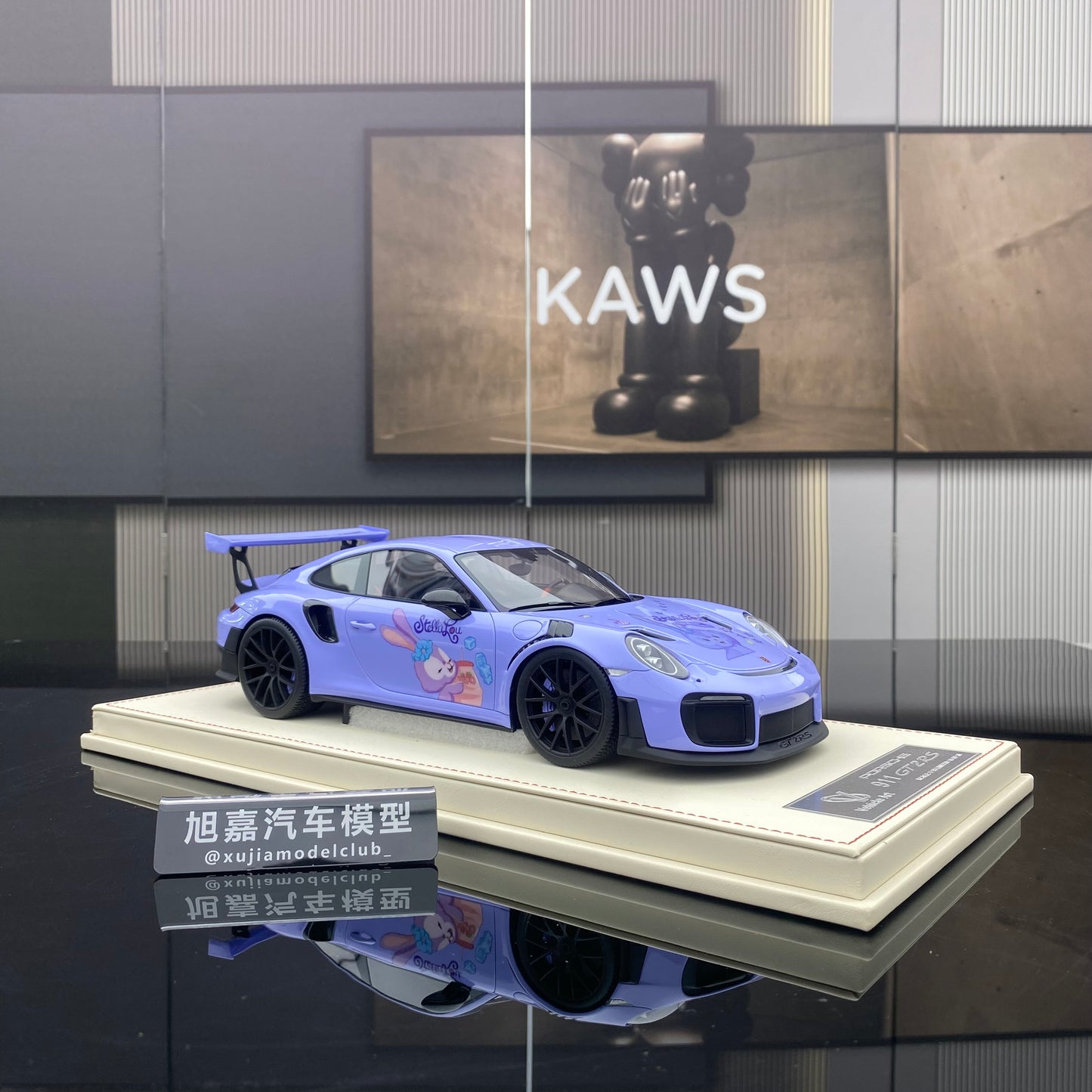 Vehículo Art1/18 Porsche 911 GT2RS Weissach Modelo de paquete