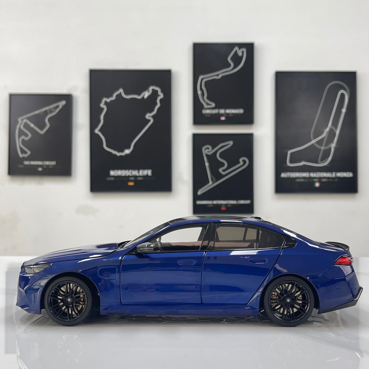 MINICHAMPS 1/18 BMW M5 2024 Metallic Blue 110023802