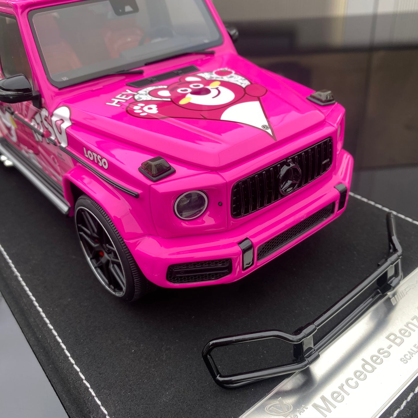 Vehicle Art 1/18 Mercedes-Benz G63 AMG Strawberry Bear Painted Resin Sealed Car Model