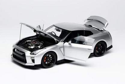 MOTORHELIX 1/18 Nissan GTR R35 Alloy Diecast Car Model