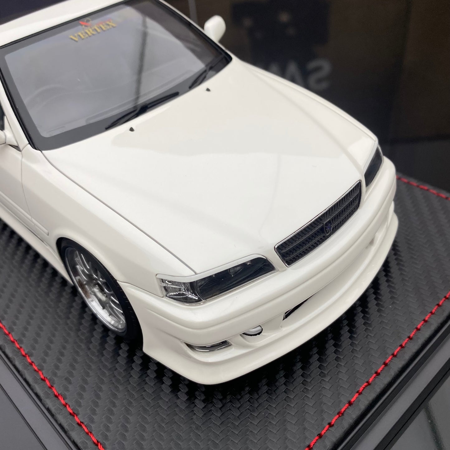 Ignition Model 1/18 Isuzu JZX100 Chaser + Engine Pearl White Limited Edition Car Model Ornament