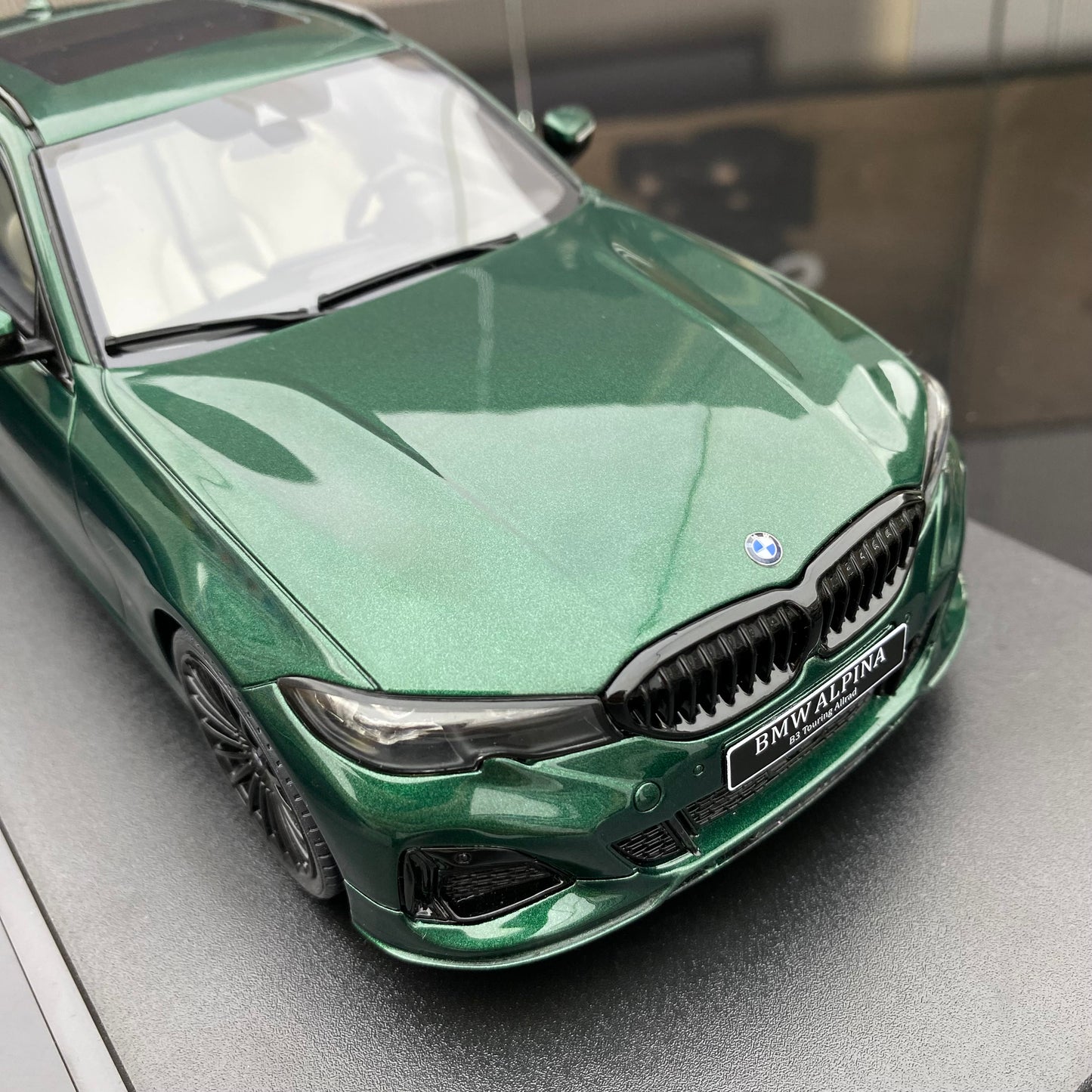 BMW Alpina B3 Touring Green, modelo de simulación GT Spirit 1/18
