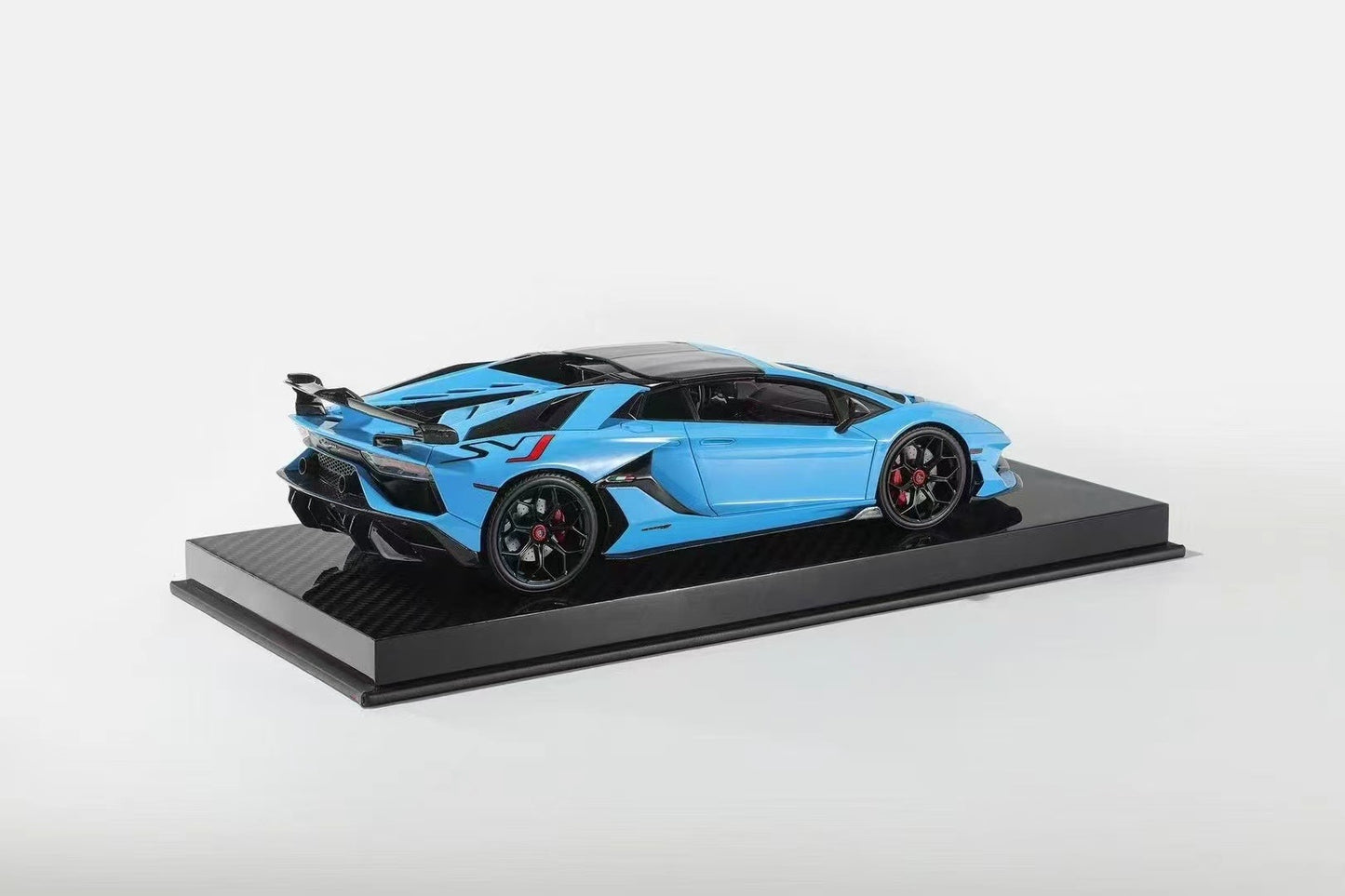 Runner & UU 1/18 Lamborghini SVJ Aventador