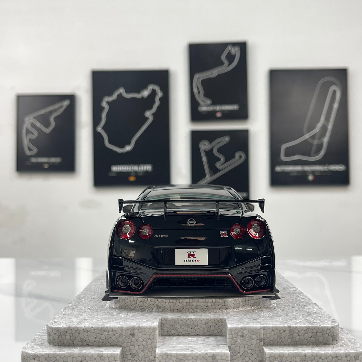 MOTORHELIX 1/18 Nissan GT-R NISMO (R35) Special Edition 2022 – Meteor Flake Black (MH379)