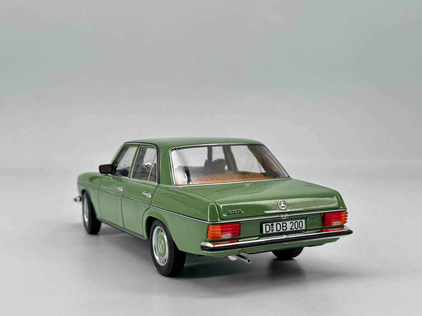 Norev 1/18 Mercedes Benz 200 1982 Light Green Alloy Car Model