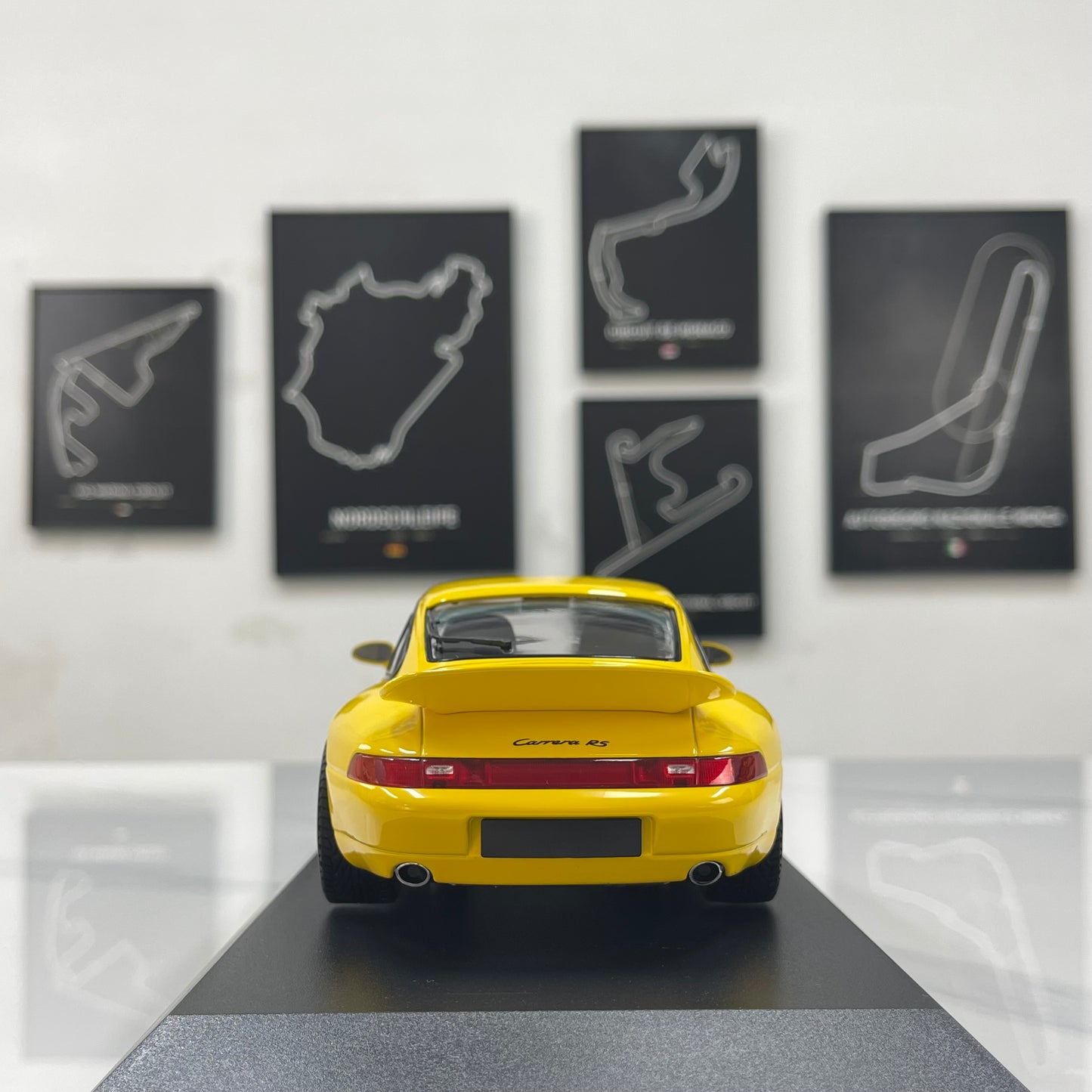 MINICHAMPS 1/18 Porsche 911 RS (993) - 1994 Yellow 155061120