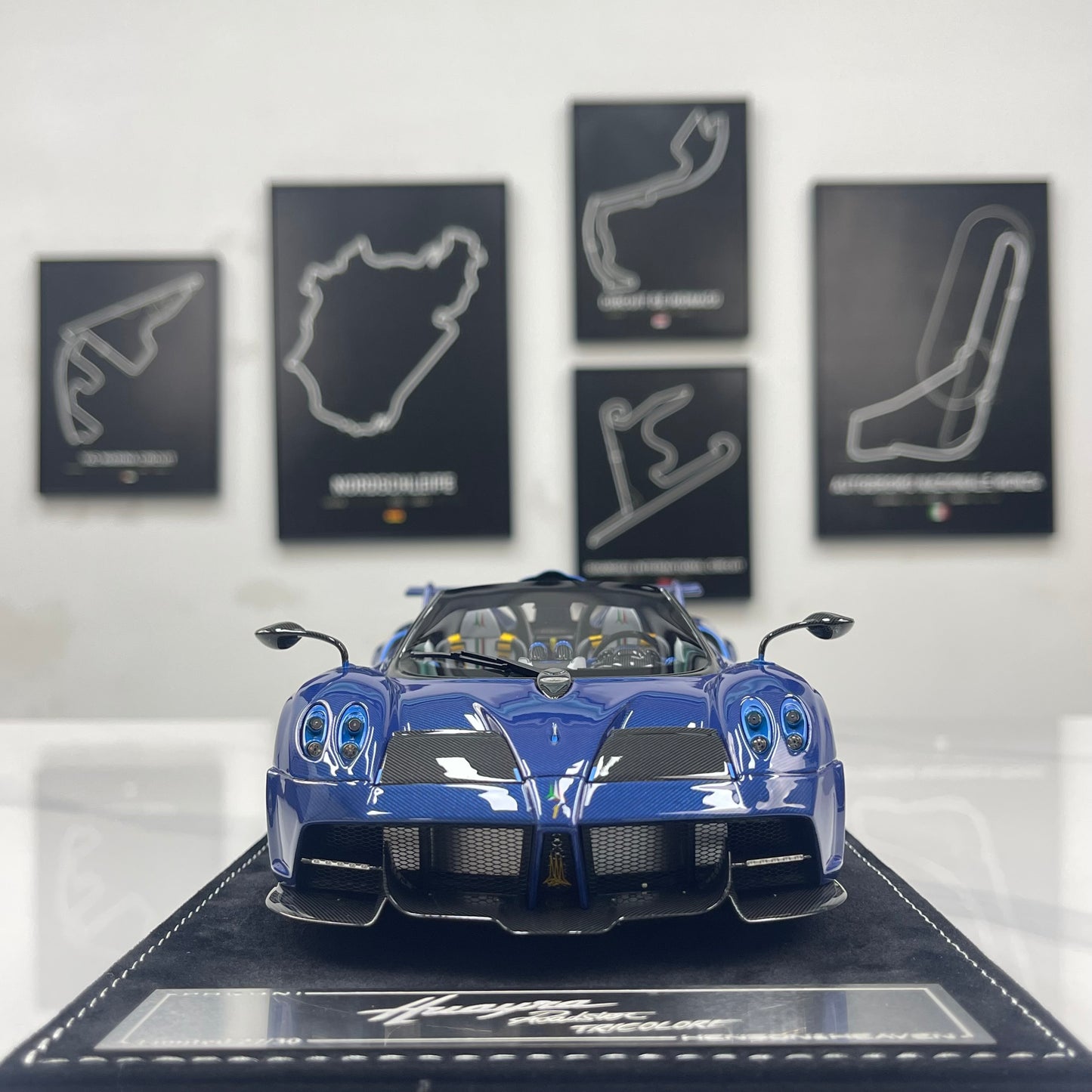 HH Model 1/18 Pagani Huayra Air Force Edition (HH664)