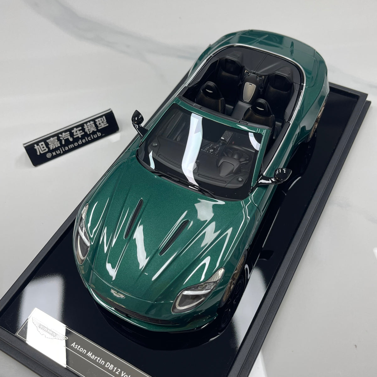 MOTORHELIX 1/18 Aston Martin DB12 Volante (Convertible) – Qilun Green (MH394)